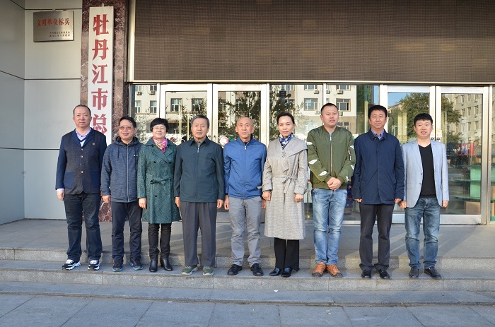 歡送全總十七大代表鄒國麗進(jìn)京參會